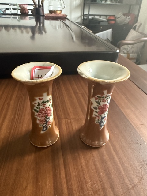 古玩陶瓷紫金釉開光粉彩花卉紋束腰花觚拍賣，當前價格1600元