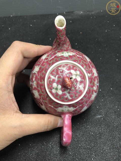 古玩陶瓷胭脂紅地粉彩花卉紋執壺拍賣，當前價格1800元