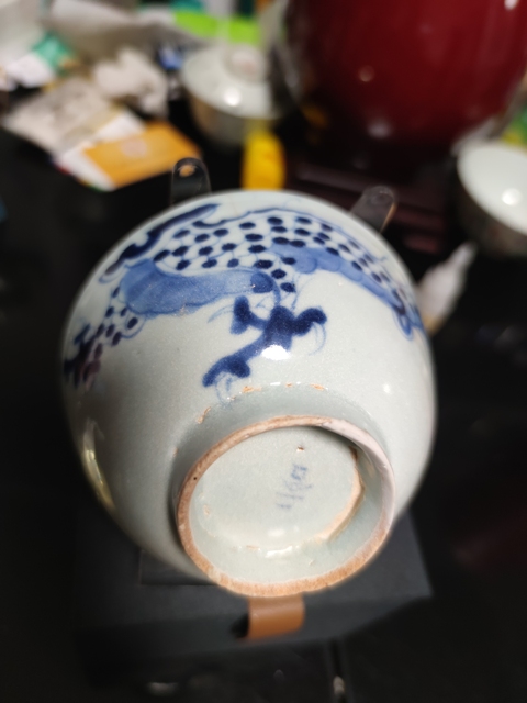 古玩陶瓷清中期青花過(guò)墻龍紋茶圓拍賣，當(dāng)前價(jià)格500元