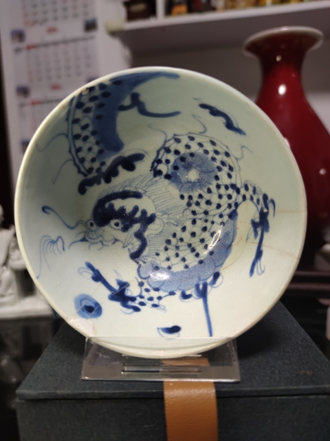 古玩陶瓷清中期青花過(guò)墻龍紋茶圓拍賣，當(dāng)前價(jià)格500元