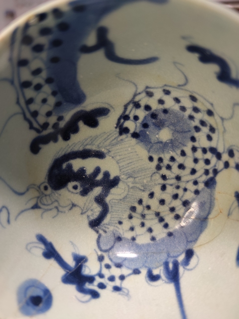 古玩陶瓷清中期青花過(guò)墻龍紋茶圓拍賣，當(dāng)前價(jià)格500元