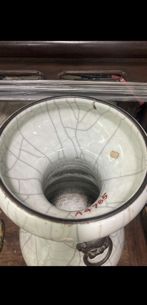 古玩陶瓷哥釉獅耳瓶真品鑒賞圖