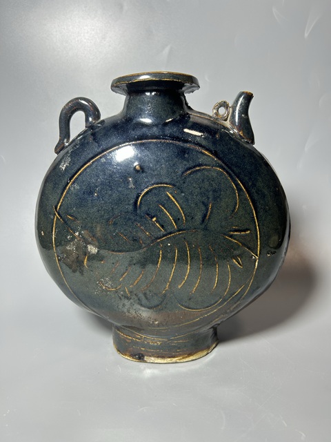 古玩陶瓷清代·黑釉印蕉葉紋壺拍賣，當前價格3000元