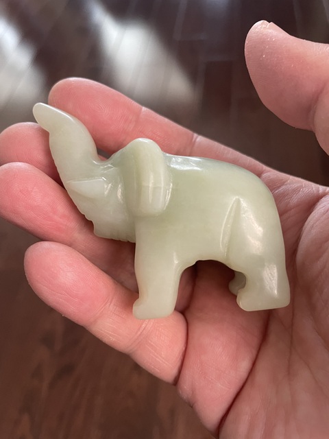 古玩玉器岫玉雕“大象”擺件真品鑒賞圖