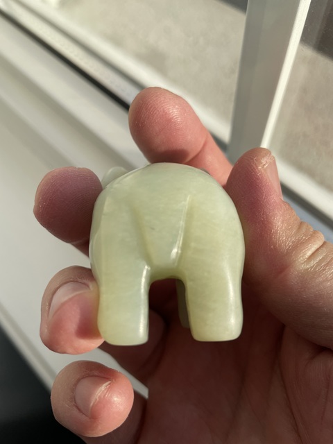 古玩玉器岫玉雕“大象”擺件真品鑒賞圖