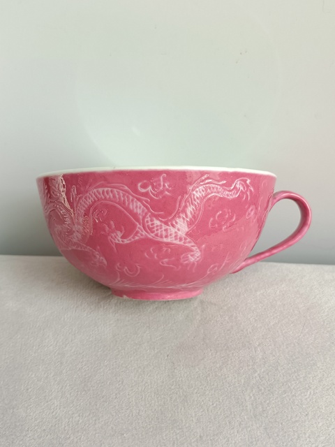 古玩陶瓷胭脂紅匝道雙龍戲珠紋手把杯拍賣，當前價格399元
