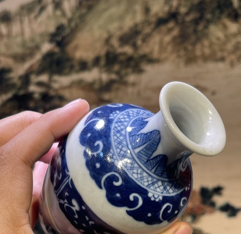 古玩陶瓷龍紋青花撇口瓶真品鑒賞圖