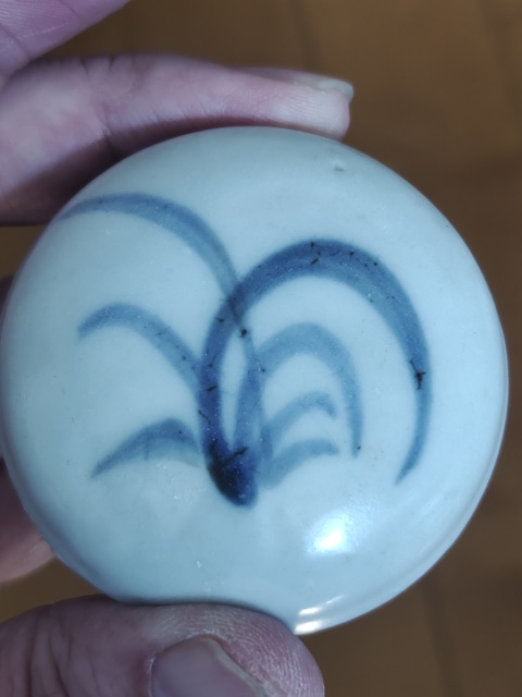 古玩陶瓷晚明青花蘭草紋印泥盒拍賣，當前價格1300元