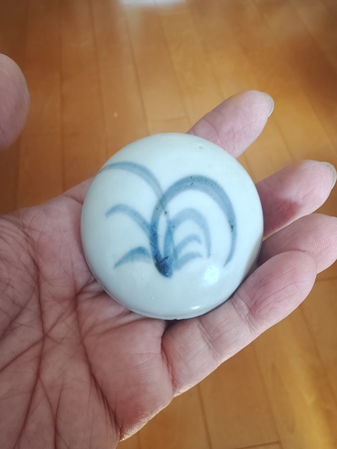 古玩陶瓷晚明青花蘭草紋印泥盒拍賣，當前價格1300元