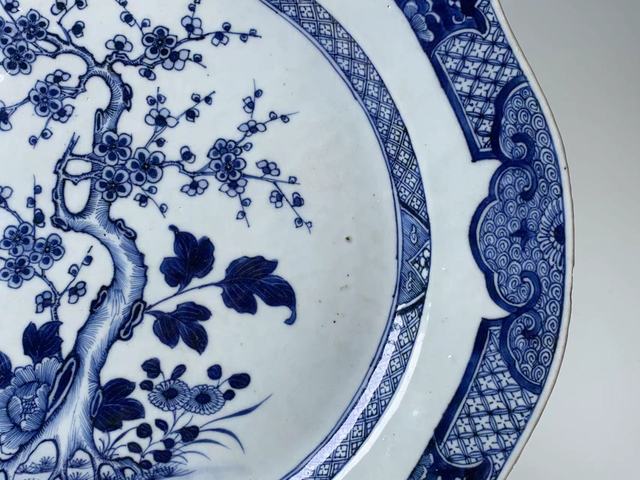 中国美術 古玩 青華染付 花卉紋樣皿 大清乾隆年製 4c86f3eb0fc1466daec91b491ab93e