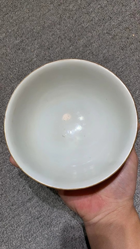 古玩陶瓷乾隆·藍釉軋道粉彩皮球花紋碗 真品鑒賞圖