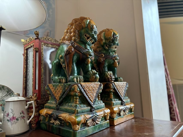 古玩陶瓷三彩獅子擺件真品鑒賞圖