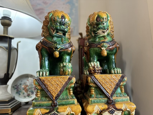 古玩陶瓷三彩獅子擺件真品鑒賞圖