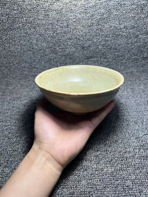 古玩陶瓷(收藏品)青釉刻花碗拍賣,當(dāng)前價(jià)格688元
