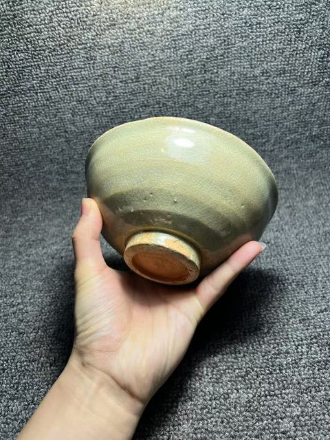 古玩陶瓷(收藏品)青釉刻花碗拍賣,當(dāng)前價(jià)格688元