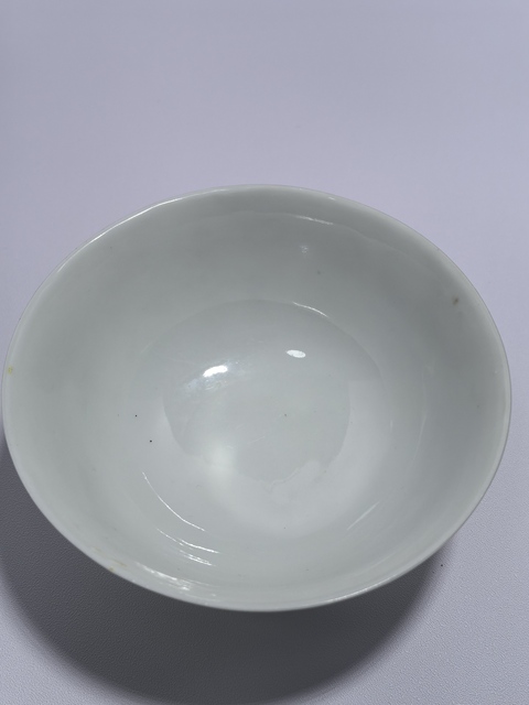 古玩陶瓷黃釉地軋道粉彩碗真品鑒賞圖