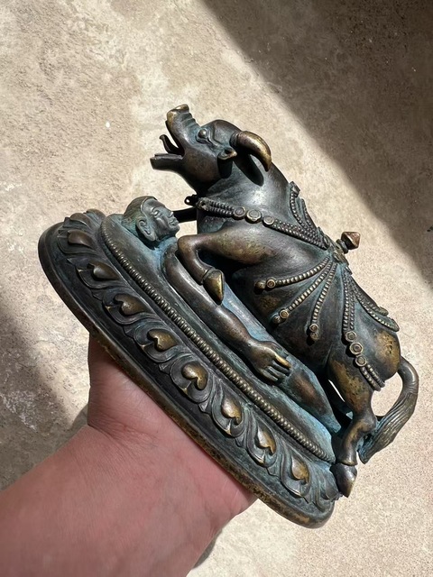 古玩銅器造像真品鑒賞圖
