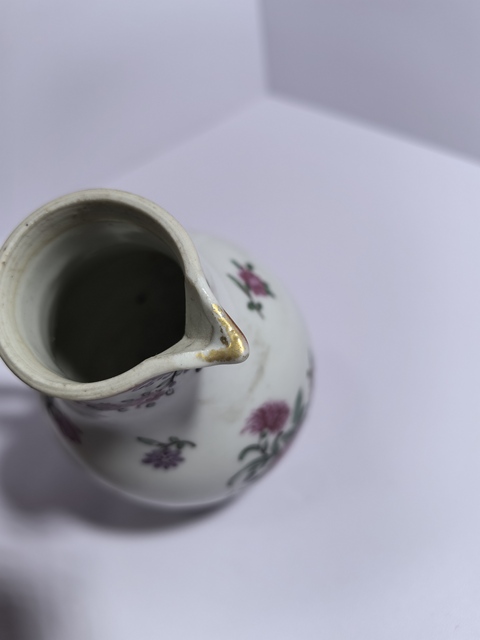 古玩陶瓷花卉紋廣彩奶壺真品鑒賞圖