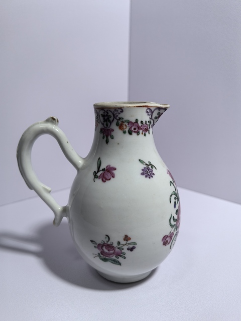 古玩陶瓷花卉紋廣彩奶壺真品鑒賞圖