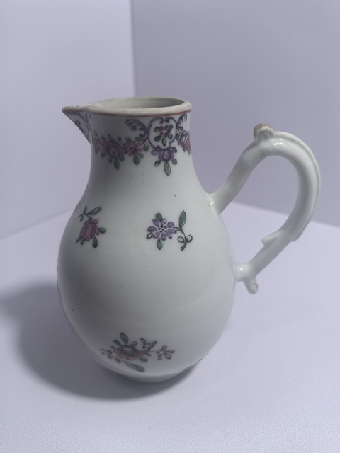 古玩陶瓷花卉紋廣彩奶壺真品鑒賞圖
