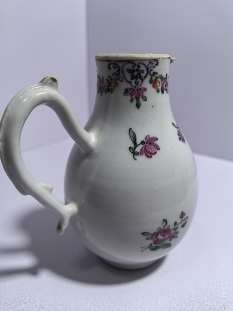 古玩陶瓷花卉紋廣彩奶壺真品鑒賞圖