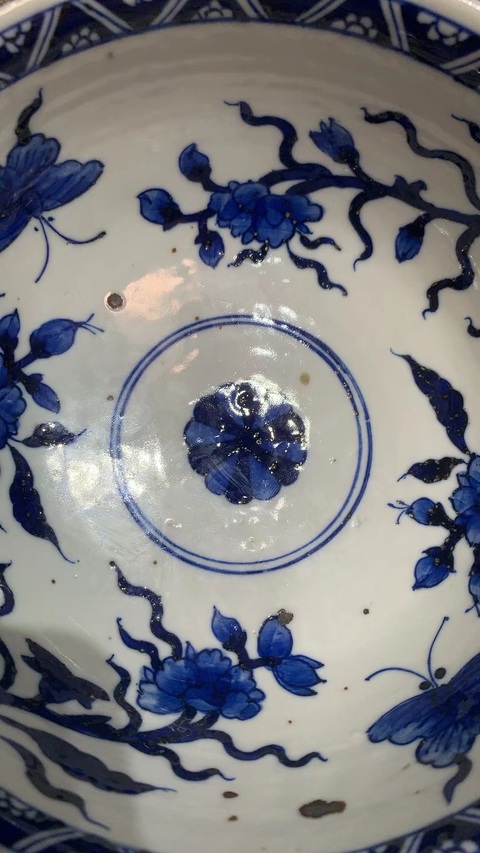 古玩陶瓷外醬釉內(nèi)青花花卉紋碗真品鑒賞圖