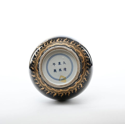 古玩陶瓷龍紋錐把瓶真品鑒賞圖