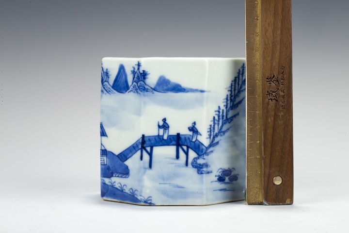 古玩陶瓷清道光·青花通景山水人物八方筆筒真品鑒賞圖