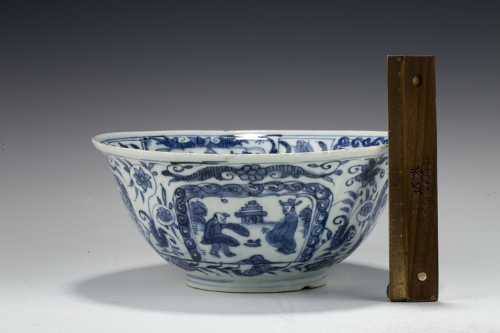古玩陶瓷明末清初·青花開窗山水高士花卉紋大碗真品鑒賞圖