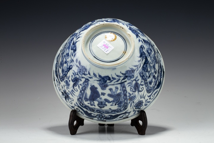 古玩陶瓷明末清初·青花開窗山水高士花卉紋大碗真品鑒賞圖