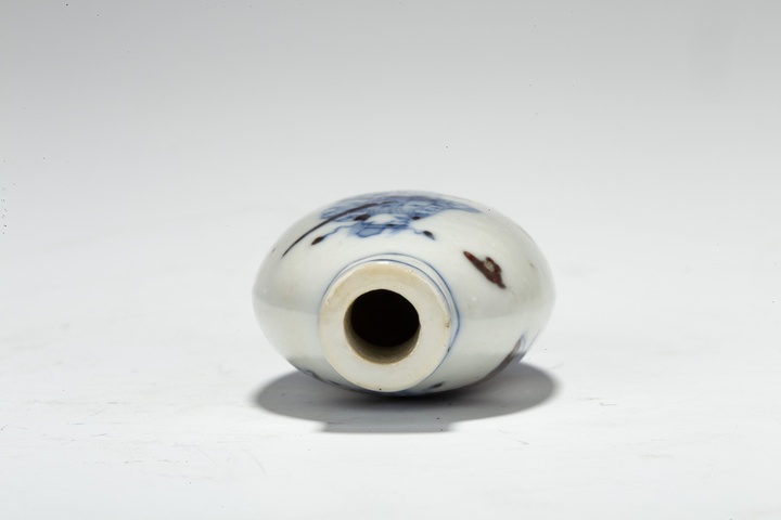 古玩陶瓷清晚·青花釉里紅人物紋鼻煙壺真品鑒賞圖