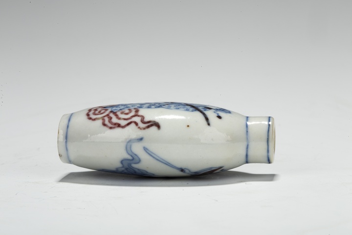 古玩陶瓷清晚·青花釉里紅人物紋鼻煙壺真品鑒賞圖