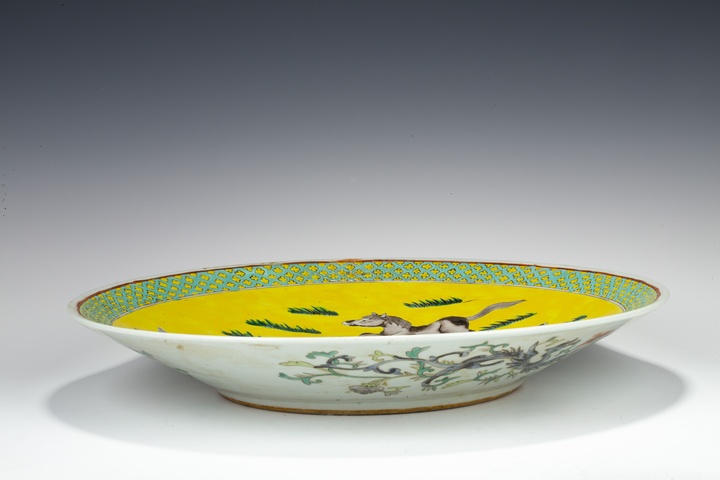 古玩陶瓷清晚·黃地粉彩八駿圖大盤（42）拍賣，當(dāng)前價(jià)格28000元