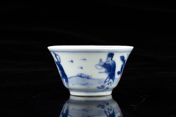 域鉴古玩】清康熙·青花人物纹杯鉴定结果_清康熙·青花人物纹杯真