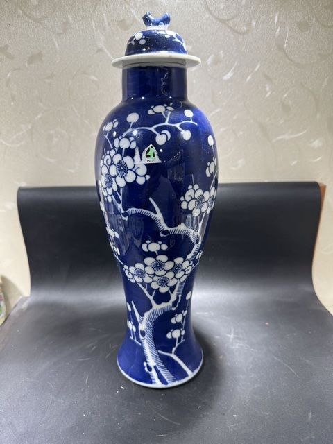 古玩陶瓷青花冰梅紋蓋瓶真品鑒賞圖
