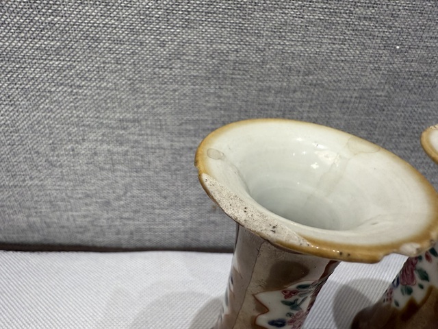 古玩陶瓷紫金釉開光粉彩花卉紋束腰花觚拍賣，當前價格1600元