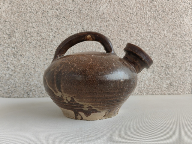 古玩陶瓷褐釉提梁壺拍賣，當前價格450元