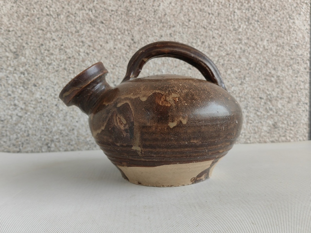 古玩陶瓷褐釉提梁壺拍賣，當前價格450元