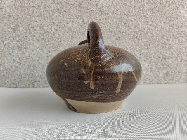 古玩陶瓷褐釉提梁壺拍賣，當前價格450元
