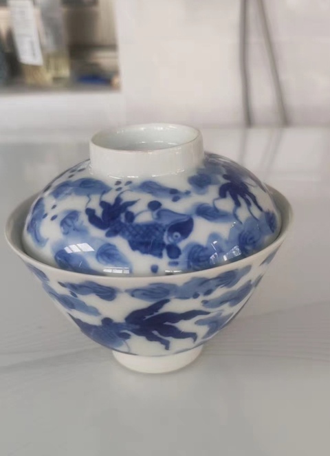 古玩陶瓷魚藻紋青花蓋碗真品鑒賞圖