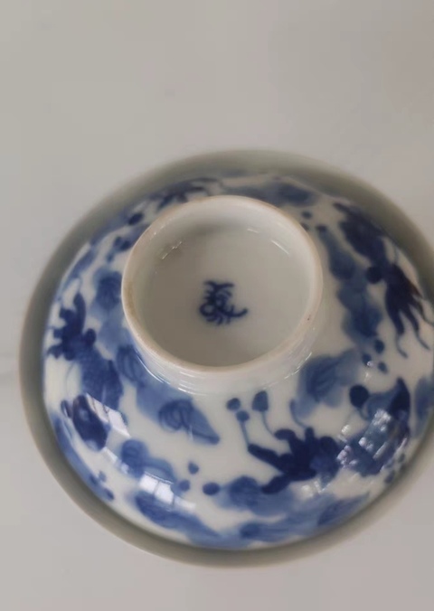 古玩陶瓷魚藻紋青花蓋碗真品鑒賞圖