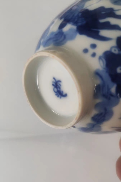 古玩陶瓷魚藻紋青花蓋碗真品鑒賞圖