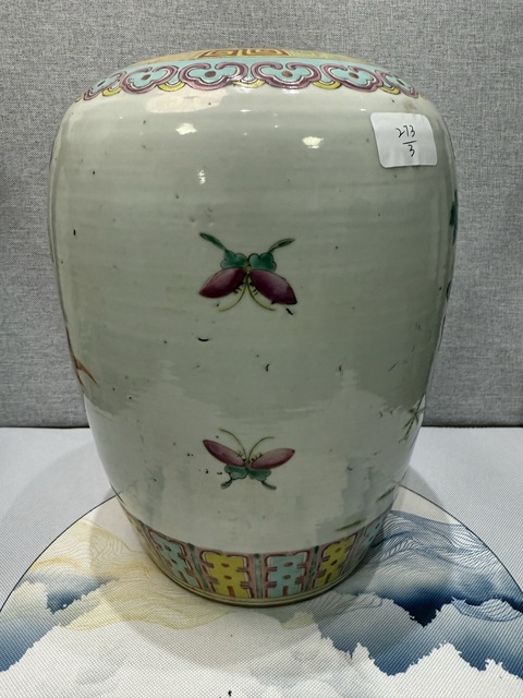 古玩陶瓷鳳凰牡丹紋粉彩冬瓜罐真品鑒賞圖