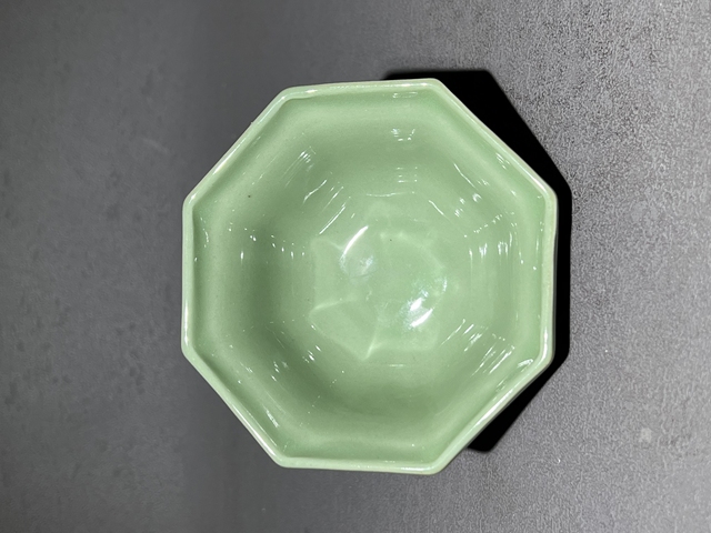 古玩陶瓷清冬青釉八方杯拍賣(mài)，當(dāng)前價(jià)格2200元