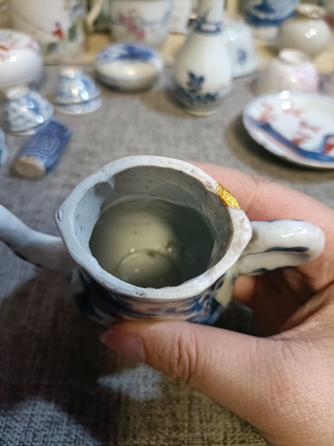 古玩陶瓷康熙青花礬紅山水人物紋茶壺拍賣，當(dāng)前價(jià)格3888元