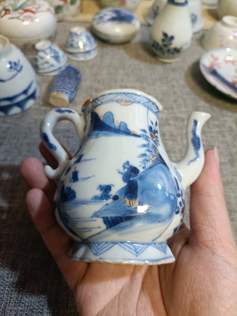 古玩陶瓷康熙青花礬紅山水人物紋茶壺拍賣，當(dāng)前價(jià)格3888元