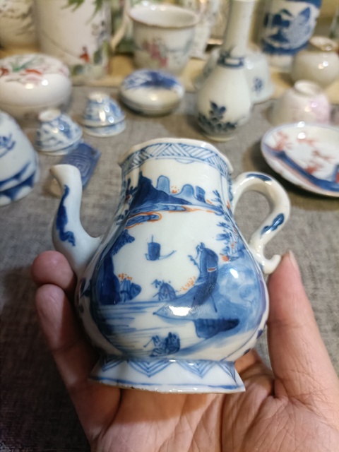 古玩陶瓷康熙青花礬紅山水人物紋茶壺拍賣，當(dāng)前價(jià)格3888元
