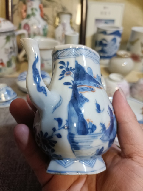 古玩陶瓷康熙青花礬紅山水人物紋茶壺拍賣，當(dāng)前價(jià)格3888元