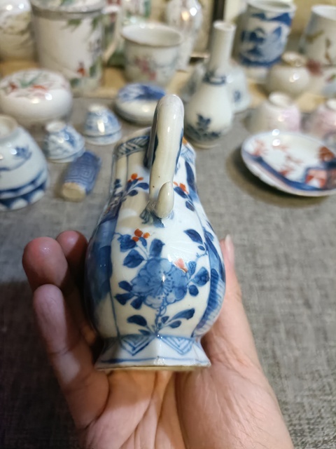 古玩陶瓷康熙青花礬紅山水人物紋茶壺拍賣，當(dāng)前價(jià)格3888元