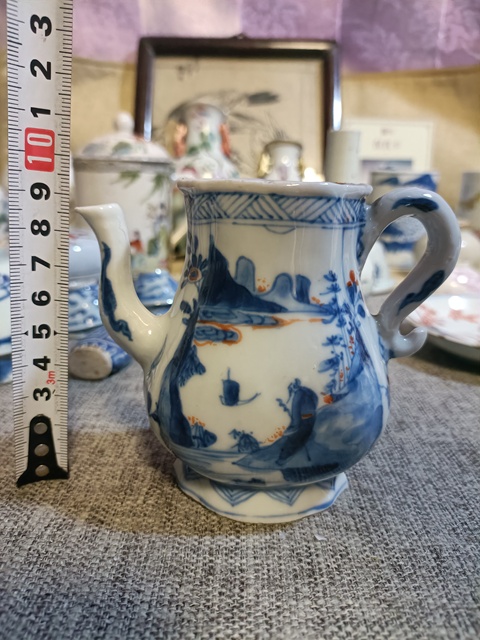 古玩陶瓷康熙青花礬紅山水人物紋茶壺拍賣，當(dāng)前價(jià)格3888元